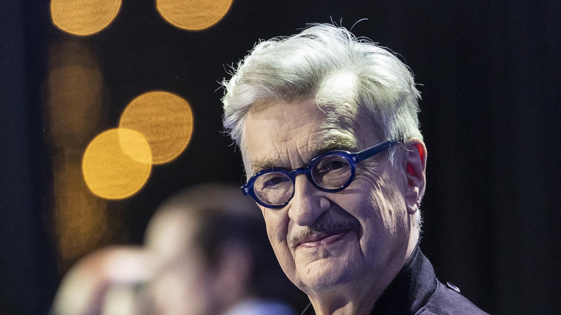 Wim Wenders, deutscher Regisseur und Preisträger des European Lifetime Achievement, kommt zur Verleihung des 37. Europäischen Filmpreises im Kultur- und Kongresszentrum KKL. Wim Wenders, deutscher Regisseur und Preisträger des European Lifetime Achievement, kommt zur Verleihung des 37. Europäischen Filmpreises im Kultur- und Kongresszentrum KKL.