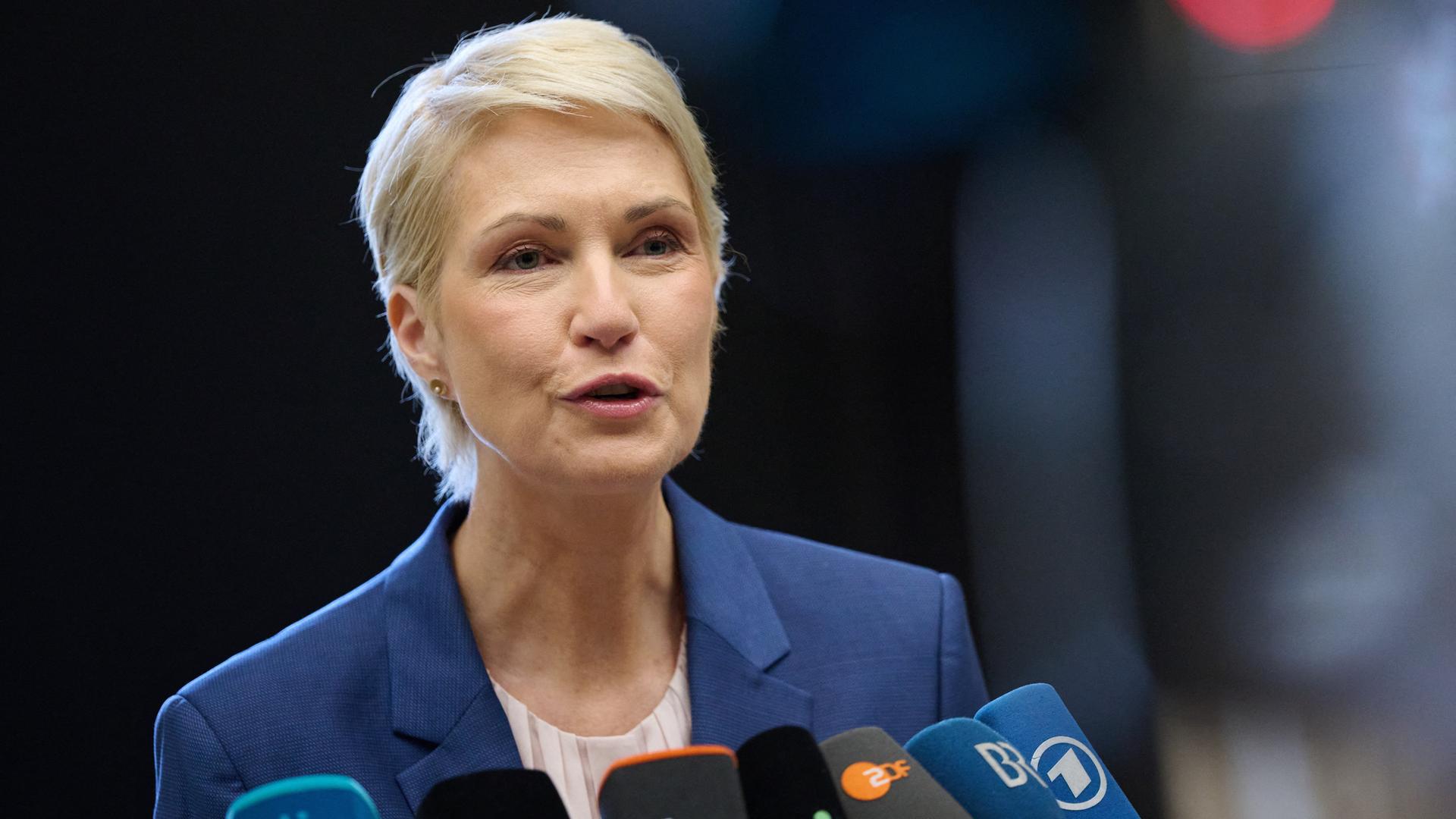 Manuela Schwesig (SPD), amtierende Ministerpräsidentin von Mecklenburg-Vorpommern, spricht vor der Konferenz der Regierungschefinnen und Regierungschefs der Länder (MPK) im Bundesrat. 
