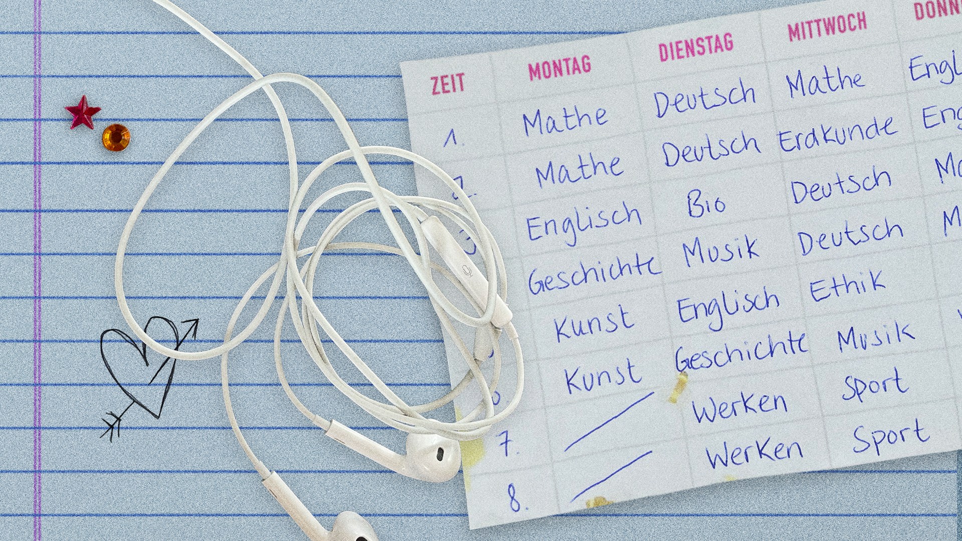 Ein Stundenplan und Kopfhörer liegen auf einem linierten Blatt, darunter ist ein gezeichnetes Herz