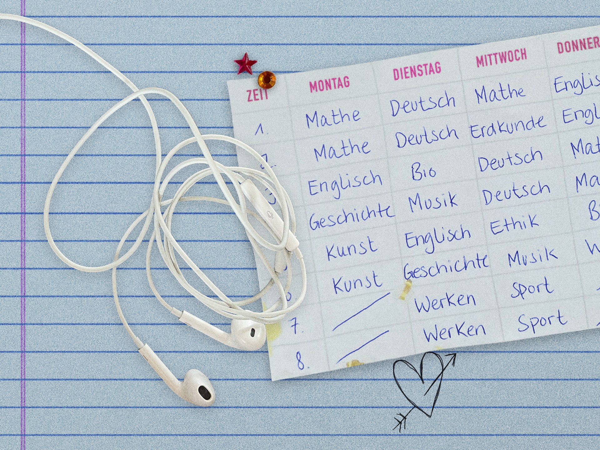 Ein Stundenplan und Kopfhörer liegen auf einem linierten Blatt, darunter ist ein gezeichnetes Herz