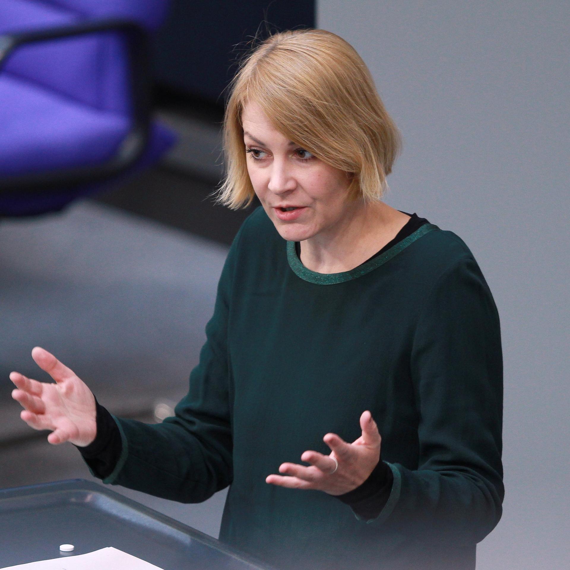 Hochschulpolitik - Wissenschaftszeitvertragsgesetz kommt in den Bundestag, Interview mit Nicole Gohlke, Linke