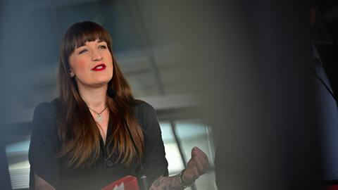 Heidi Reichinnek, Fraktionsvorsitzende Die Linke im Bundestag, spricht während eines Statements vor der Fraktionssitzung.