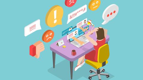 Illustration einer Person am Schreibtisch vor dem Computer. Aus dem Computer dringen allerlei Hassbotschaften auf sie ein, weshalb sie schier verzweifelt
