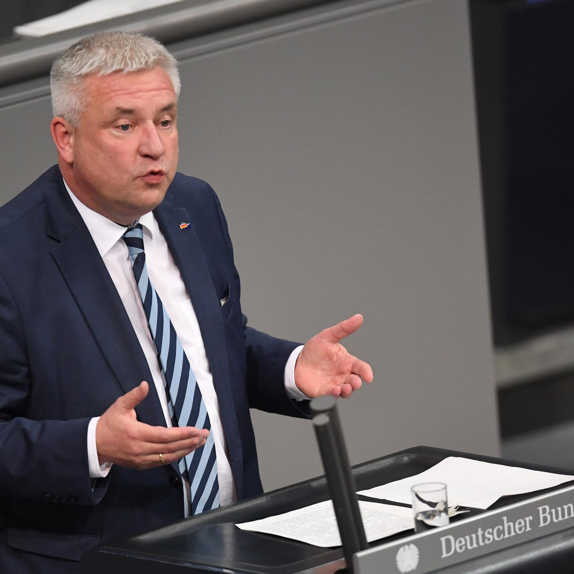 Knut Abraham (CDU/CSU) spricht bei der Sitzung des Bundestages.