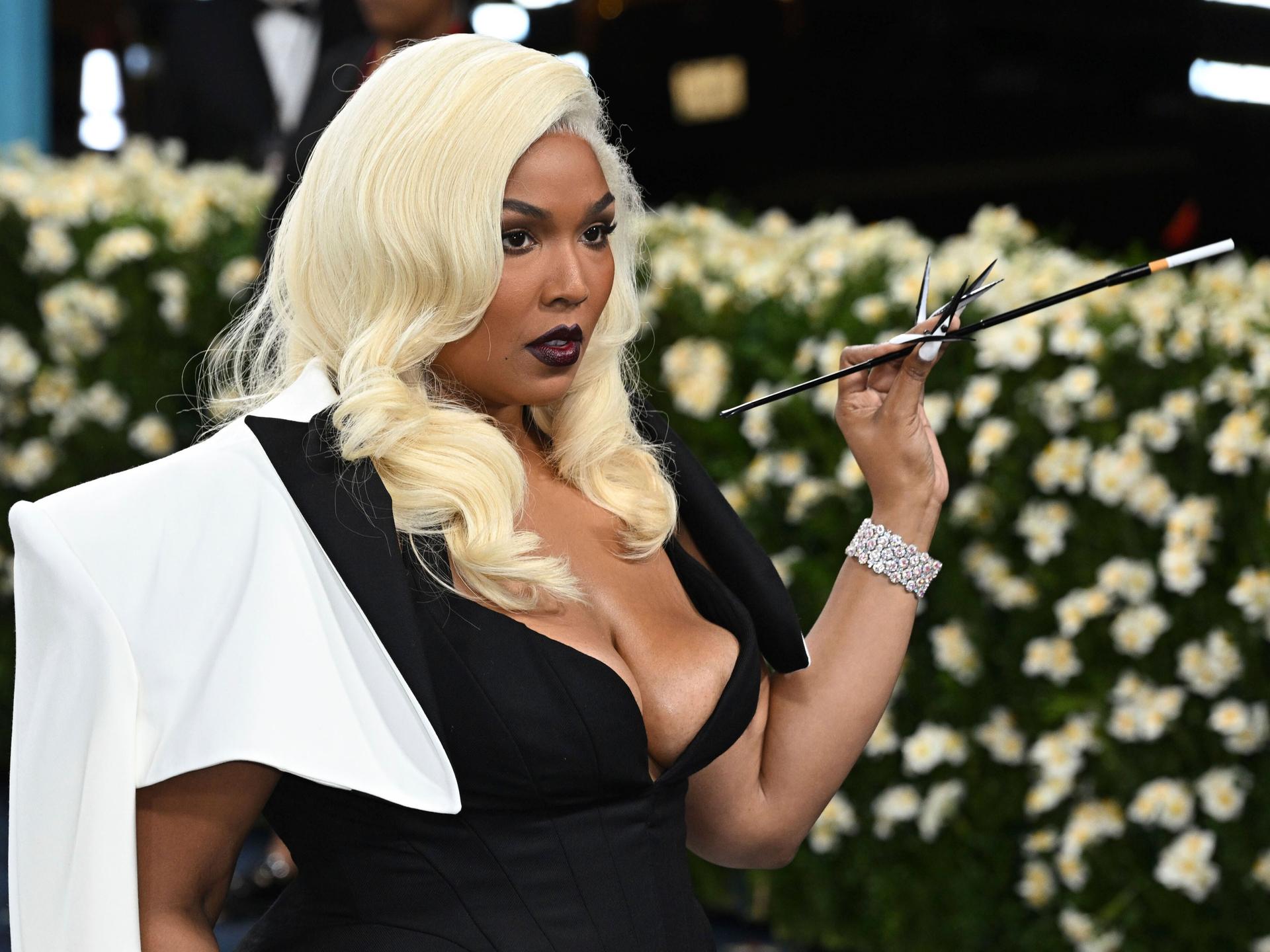 Lizzo auf der 2025 Benefizgala - auch bekannt als The Met Gala - anlässlich der Eröffnung der Ausstellung "Superfine: Tailoring Black Style", die am 5. Mai 2025 im The Metropolitan Museum of Art in New York City stattfand.
