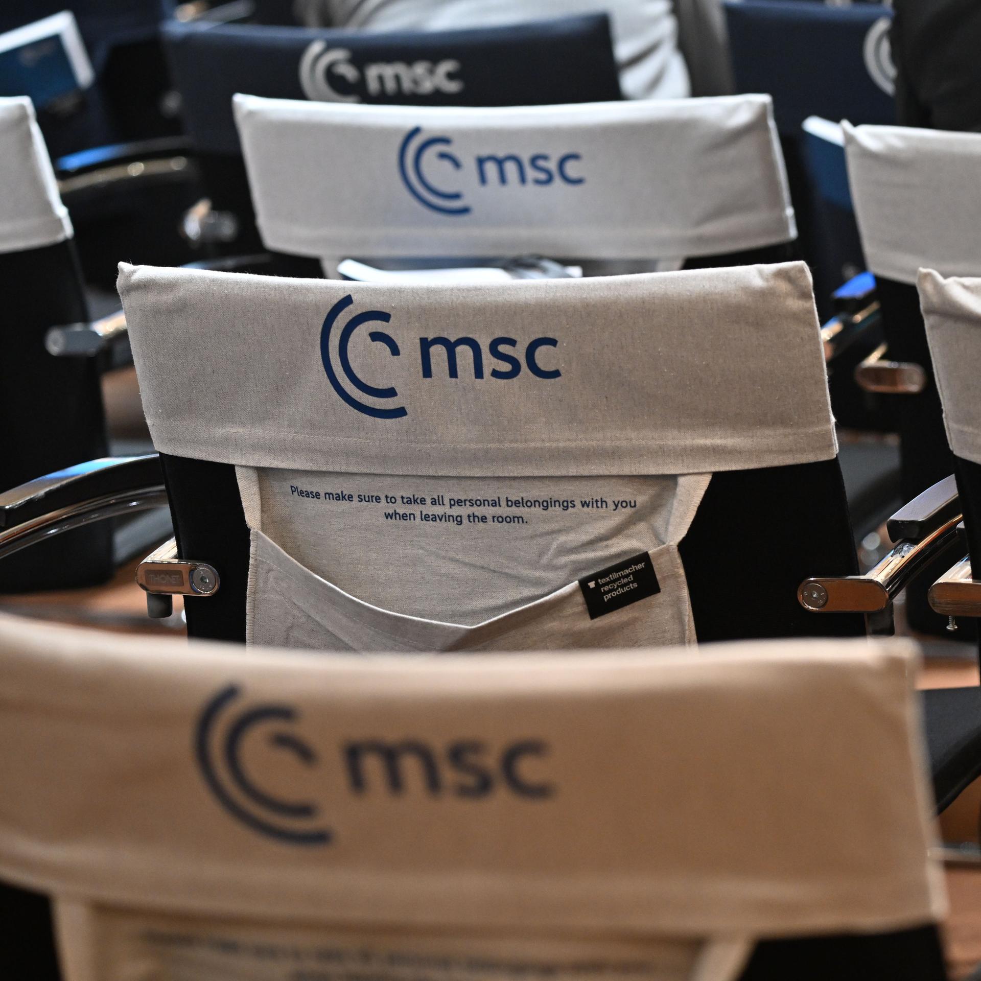 Das Logo der Veranstaltung ist für die Tagung auf Stuhlbezüge gedruckt worden.