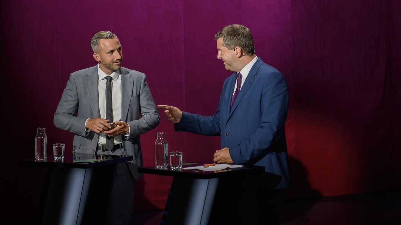Ulrich Siegmund (AfD) und Sven Schulze (CDU) im Studio der MDR-Wahlarena Ulrich Siegmund (AfD) und Sven Schulze (CDU) im Studio der MDR-Wahlarena