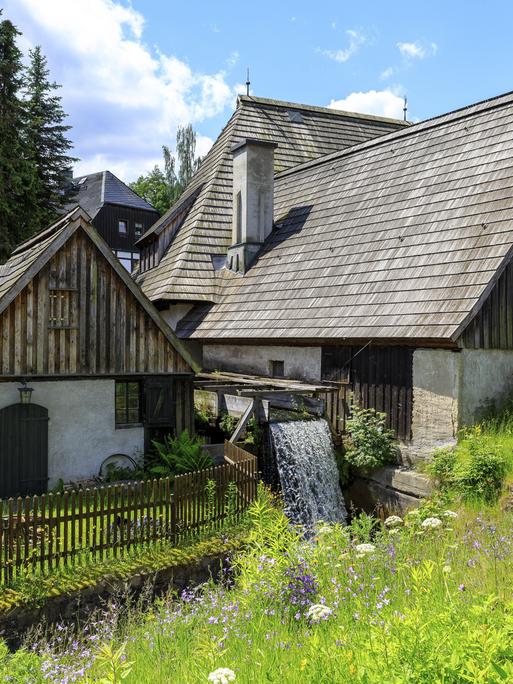 Technisches Museum Frohnauer Hammer, Außenansicht der Schmiede, Annaberg-Buchholz, Erzgebirge, Sachsen.