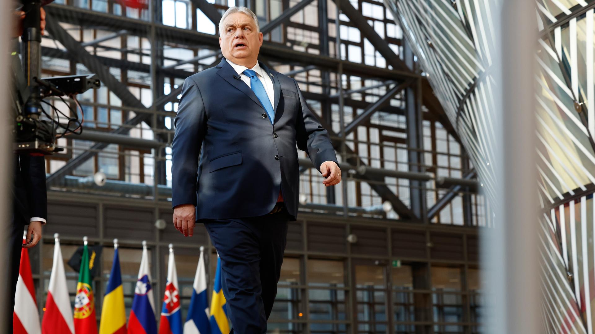 Viktor Orban, Ministerpräsident von Ungarn, trifft zum EU-Gipfel im Gebäude des Europäischen Rates in Brüssel ein. 