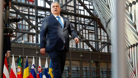 Viktor Orban, Ministerpräsident von Ungarn, trifft zum EU-Gipfel im Gebäude des Europäischen Rates in Brüssel ein. 
