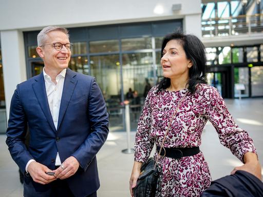 Katherina Reiche, designierte Bundesminister für Wirtschaft und Energie, und Karsten Wildberger, designierter Bundesminister für Digitalisierung und Staatsmodernisierung, kommen zum Bundesausschuss der CDU.