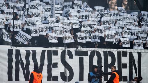 Fans von Gladbach mit einer Protestaktion gegen den geplanten Investoren-Einstieg in die DFL.