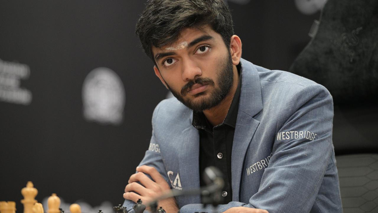 Dommaraju Gukesh aus Indien spielt gegen Ding Liren aus China während der Partie 14 der FIDE-Schachweltmeisterschaft 2024 in Singapur am 12. Dezember 2024. 