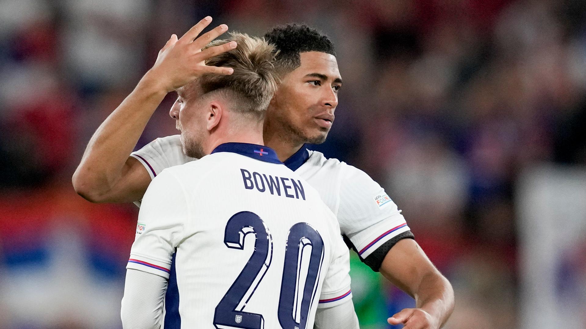 Torschütze Jude Bellingham und Jarrod Bowen jubeln. Torschütze Jude Bellingham und Jarrod Bowen jubeln.