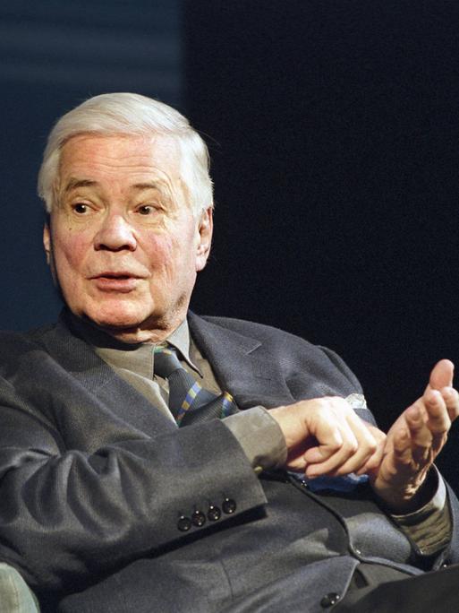 Sänger Dietrich Fischer-Dieskau im Jahr 2004 während eines Podiumsgespräches im Deutschen Theater Berlin.
