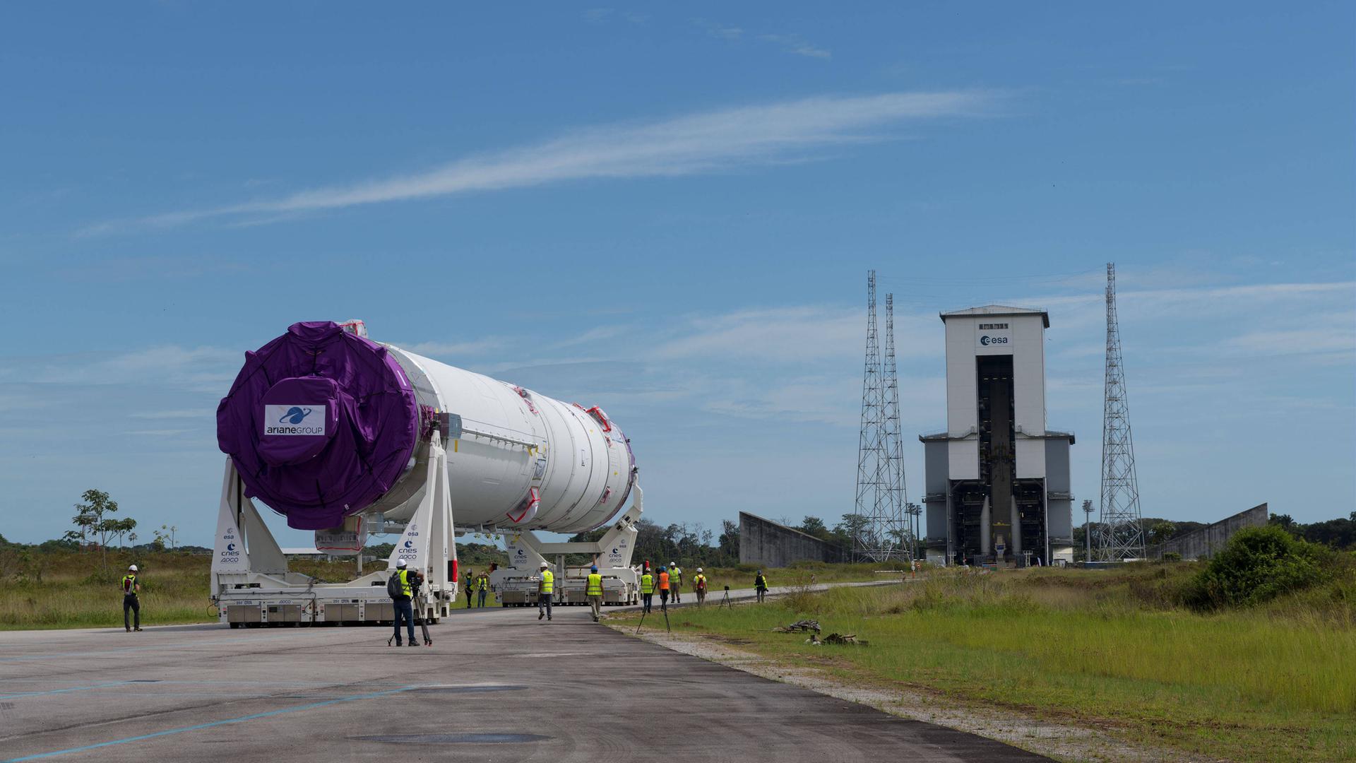 Ariane-6-Rakete auf dem Weg zum Launcher