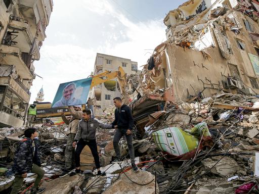 Aufräumarbeiten in Beirut nach den israelischen Angriffen - das Bild zeigt zerstörte Häuser. (Archivbild)