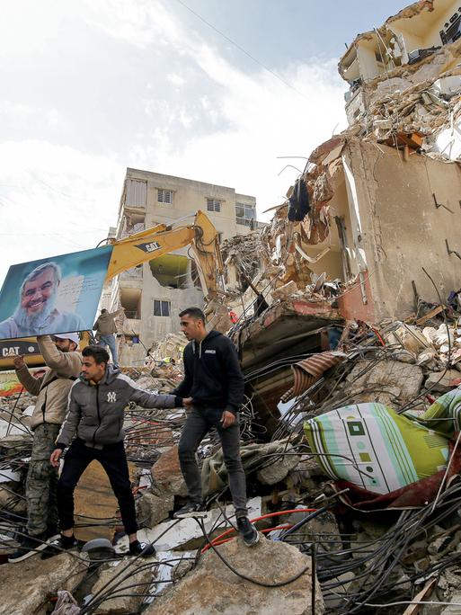 Aufräumarbeiten in Beirut nach den israelischen Angriffen - das Bild zeigt zerstörte Häuser. (Archivbild)