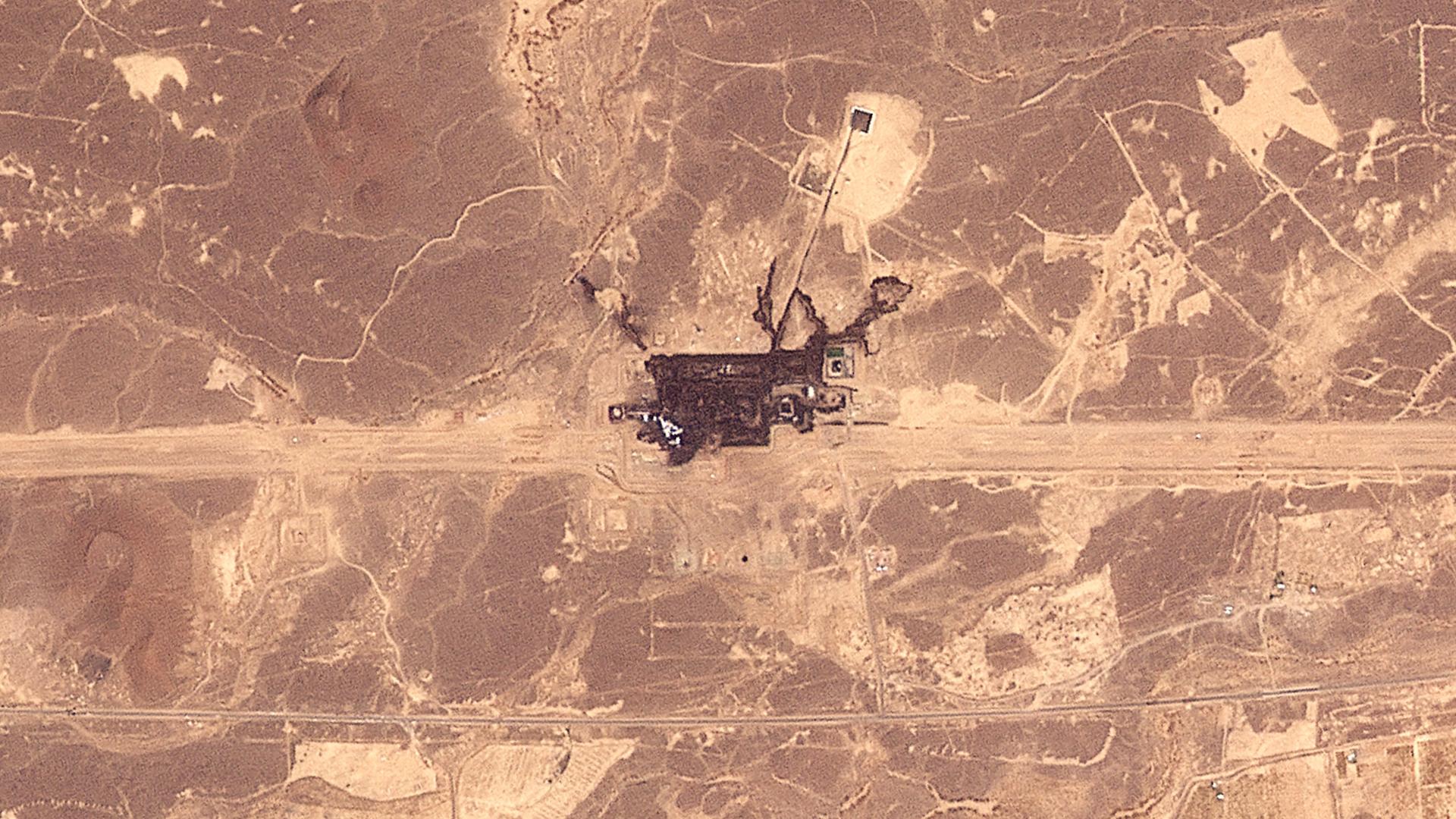 Das Satellitenfoto zeigt eine beschädigte Pumpstation der Ost-West-Pipeline in Saudi-Arabien. Das Satellitenfoto zeigt eine beschädigte Pumpstation der Ost-West-Pipeline in Saudi-Arabien.