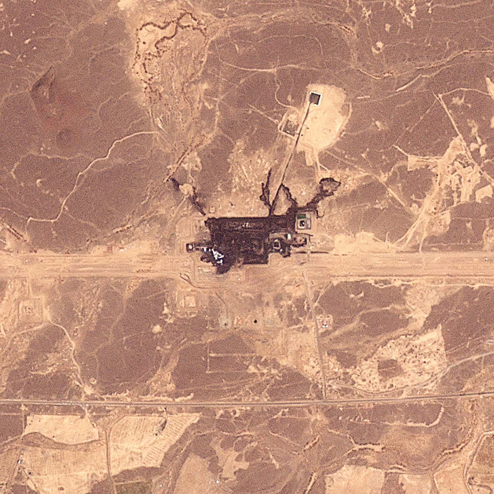 Das Satellitenfoto zeigt eine beschädigte Pumpstation der Ost-West-Pipeline in Saudi-Arabien.