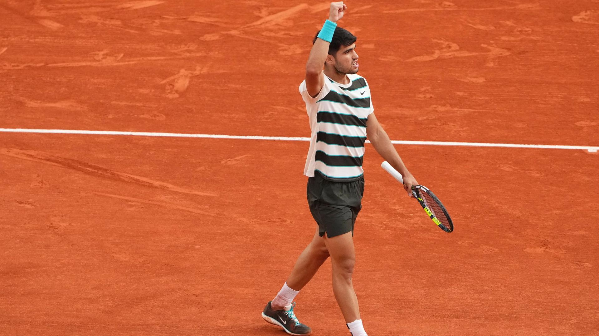 Der spanische Weltranglisten-Zweite Carlos Alcaraz im Finale der French Open gegen Jannik Sinner aus Italien.