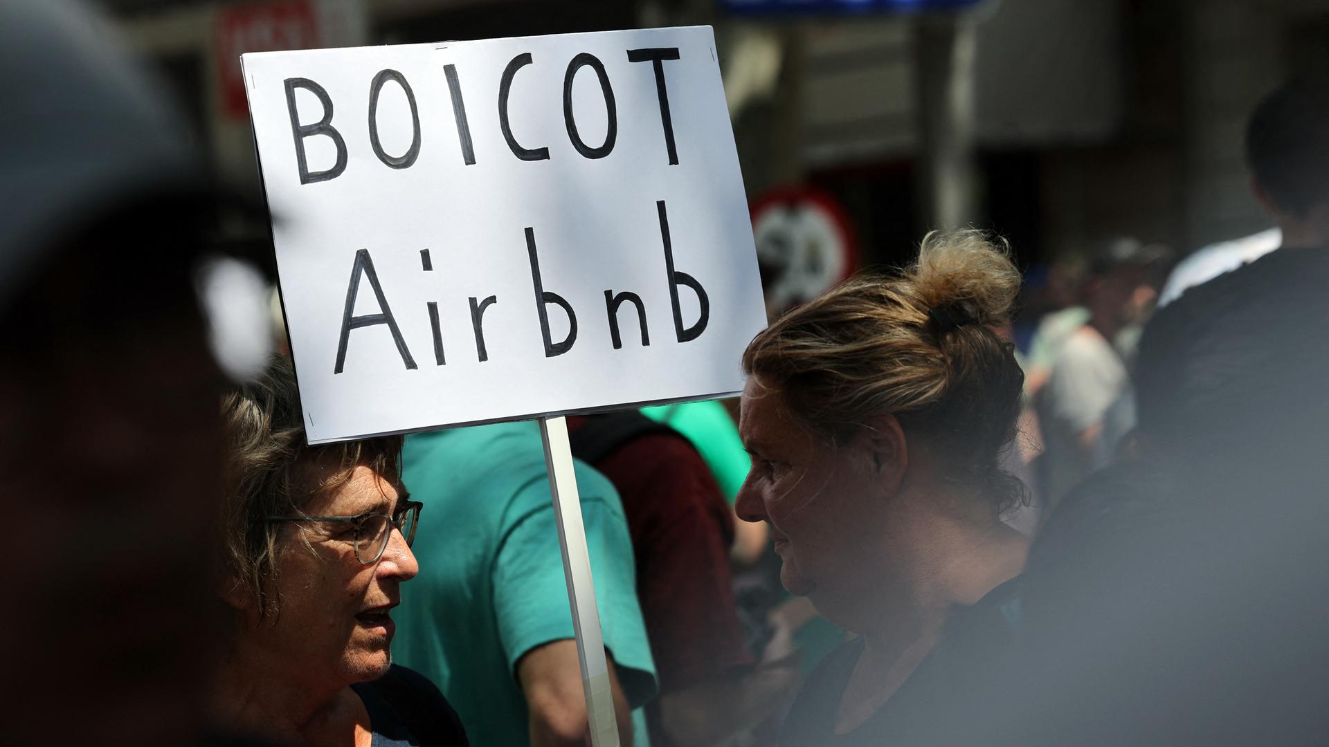Brüssel - Vorgehen gegen Airbnb und Co.: EU-Kommission schlägt Regeln für Städte vor