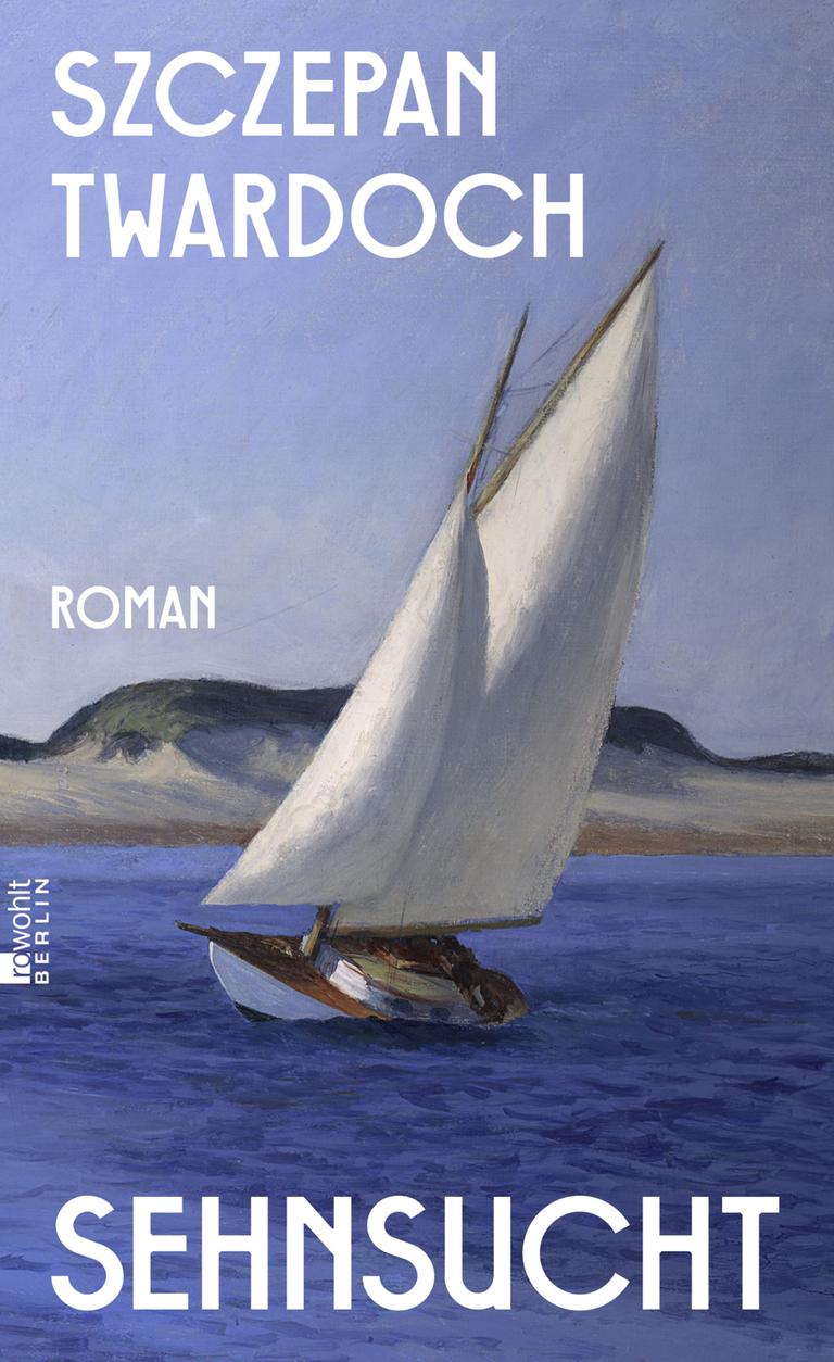 Das Cover des Romans „Sehnsucht“ von Szczepan Twardoch zeigt ein kleines Segelboot auf dem Wasser. Im Hintergrund: Strand und Dünen.