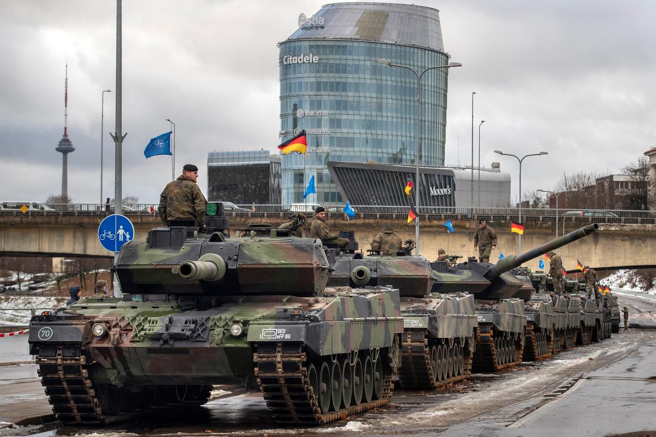 Das Foto zeigt Kampfpanzer der Bundeswehr .