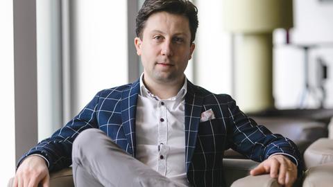 Porträt des Generalmusikdirektors Benjamin Reiners in Kiel, 2019.