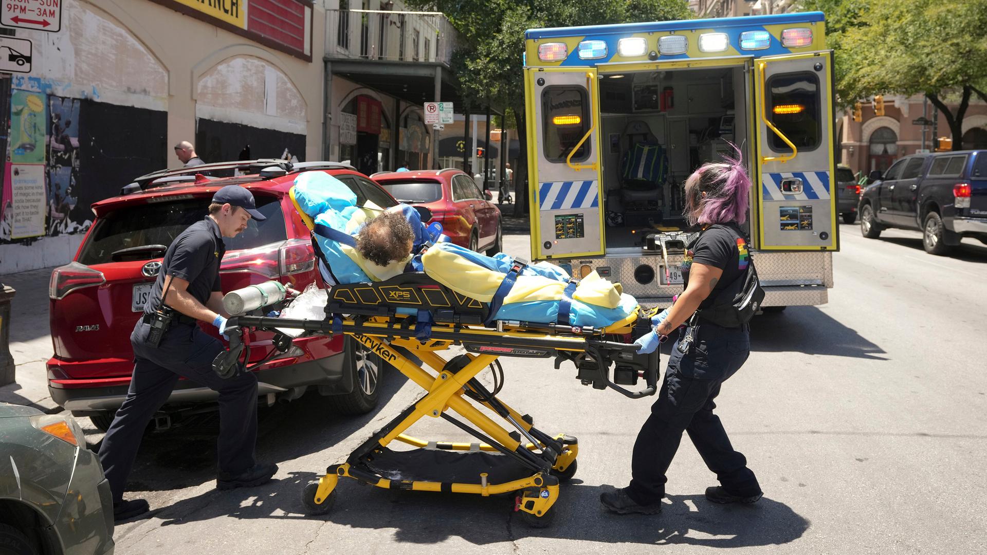 Das Foto zeigt Sanitäter des Austin-Travis County Emergency Medical Services in Texas. Das Foto zeigt Sanitäter des Austin-Travis County Emergency Medical Services in Texas.