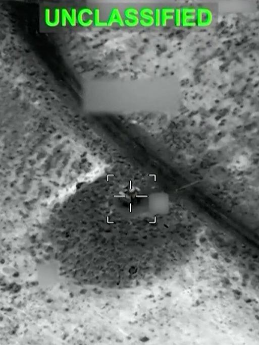 Das Foto des US-Zentralkommandos zeigt einen Angriff auf eine iranische Militäranlage (Archivbild).