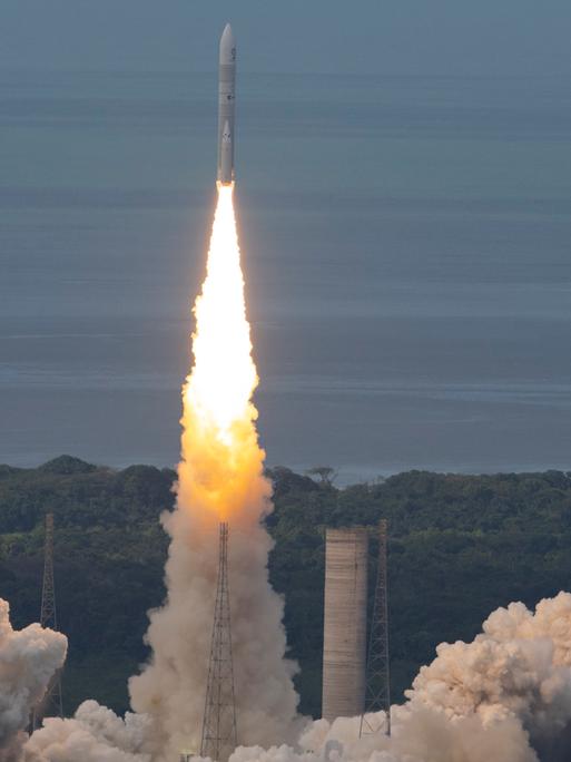 Start der europäischen Trägerrakete vom Weltraumbahnhof Kourou in Französisch-Guyana 