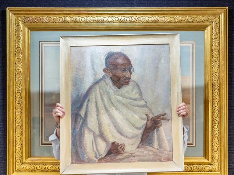 Bei Bohams in London wird ein seltenes Mahatma Gandhi Ölportrait versteigert, das 1931 von Clare Leighton geschaffen wurde. 