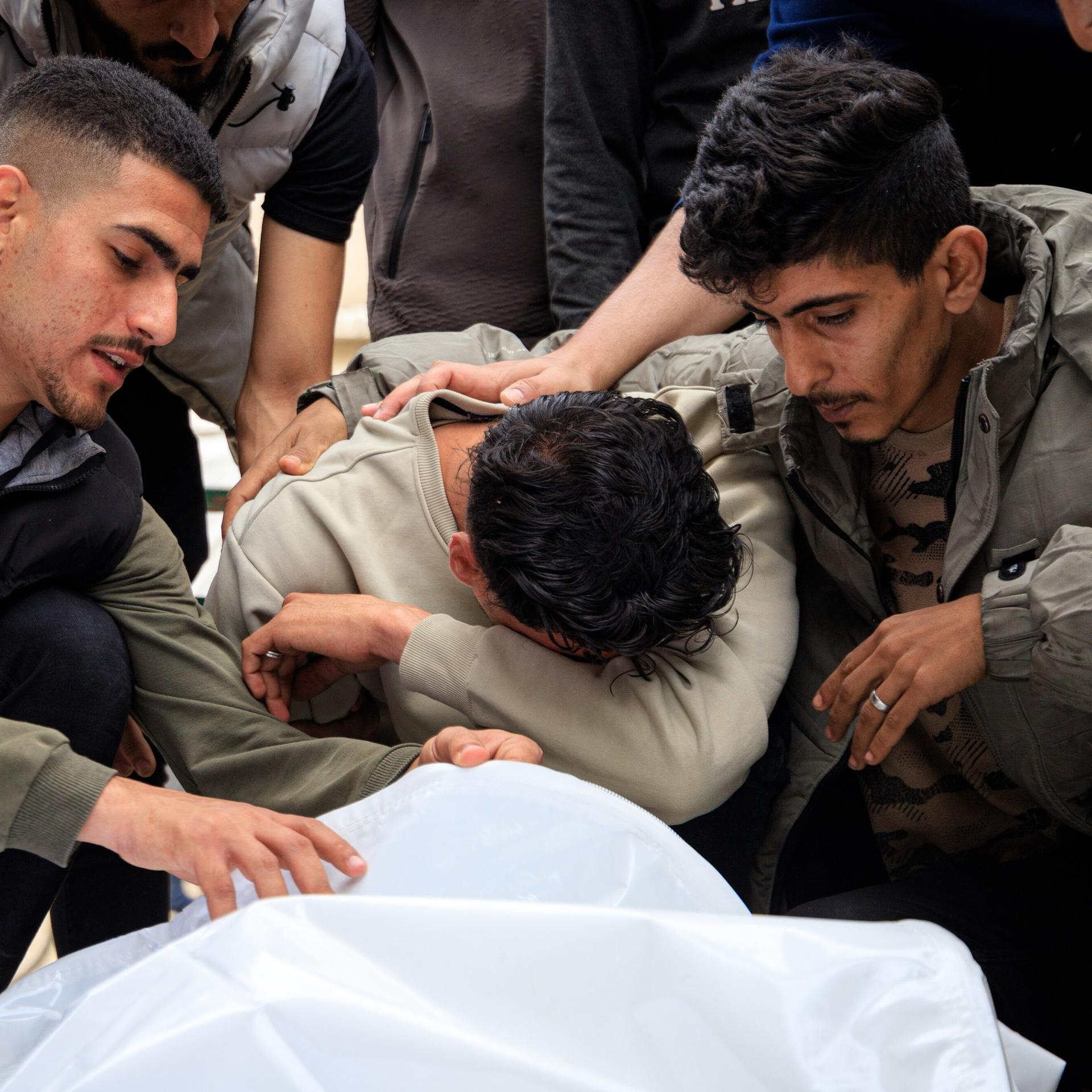 Gazastreifen - Palästinensische Kliniken melden weitere Tote bei israelischen Angriffen