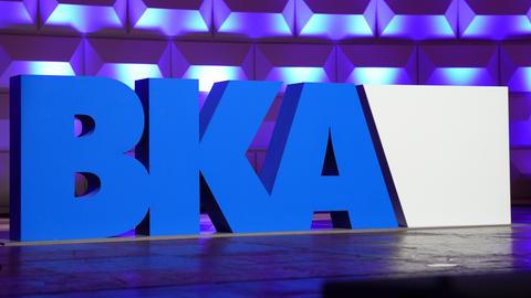 Logo des Bundeskriminalamt (BKA) beim Festakt zum 75-jährigen Bestehen im Wiesbadener Kurhaus.