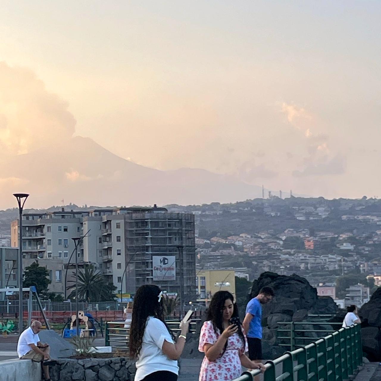 Tourismus - Ätna-Asche: Flughafen Catania verlängert Flugbeschränkungen
