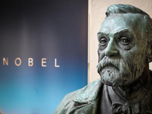 Eine Büste von Alfred Nobel steht im Karolinska-Institut in Stockholm