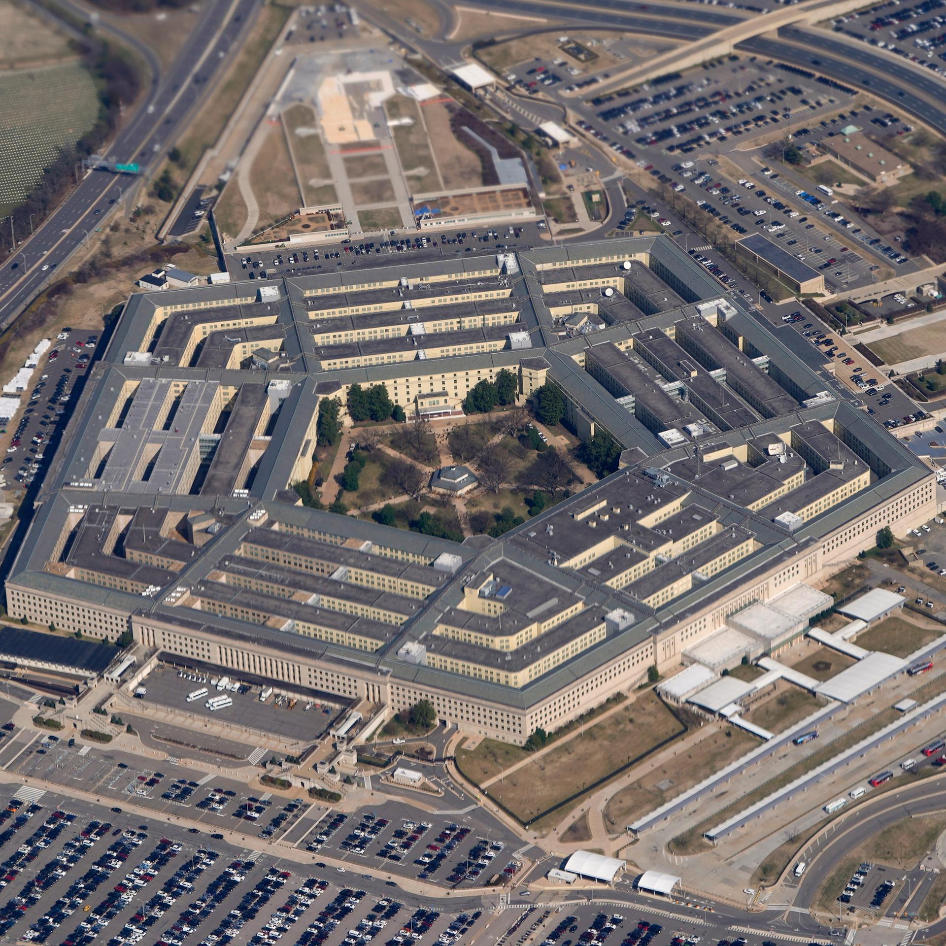 Das Pentagon in den USA. Das fünfeckige riesige Gebäude ist aus der Luft aufgenommen.