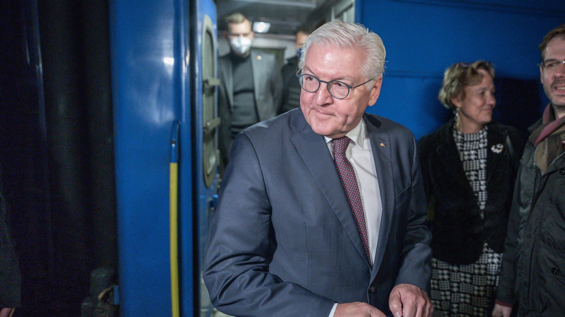 Bundespräsident Frank-Walter Steinmeier kommt mit dem Zug von Przemysl in Kiew an. Steinmeier hält sich zu einem eintägigen Besuch in der Ukraine auf und will sich vor Ort ein Bild von der Zerstörung durch den Angriffskrieg Russlands machen.