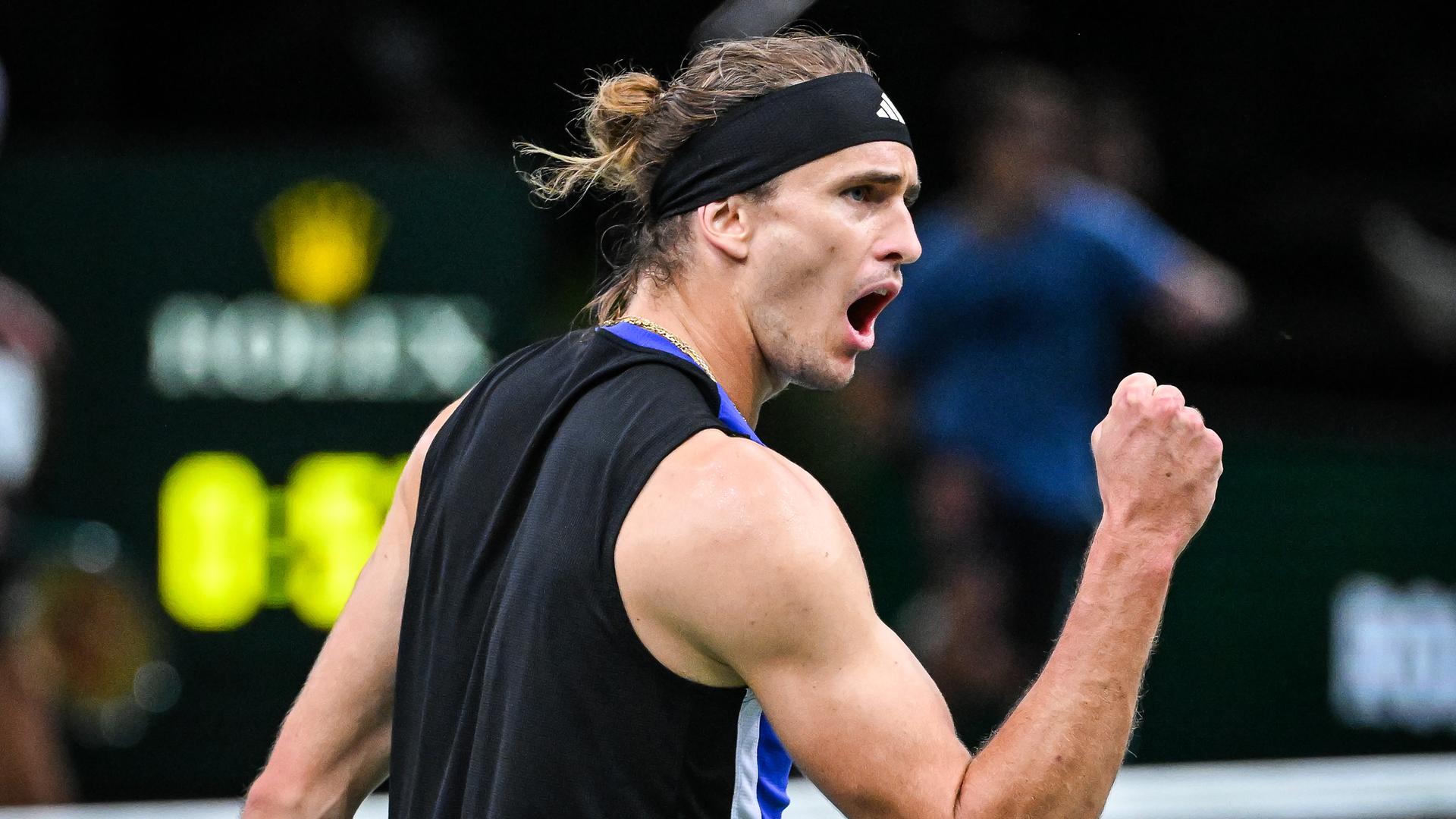 Tennisspieler Alexander Zverev ballt die rechte Faust nach einem Punktgewinn.