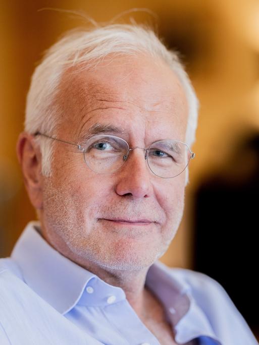 Harald Schmidt, Schauspieler, Entertainer und Kabarettist, aufgenommen im Rahmen eines Interviews mit der dpa Deutsche Presse-Agentur im Excelsior Hotel Ernst. Schmidt wurde am 18. Agust 2022 65 Jahre alt.