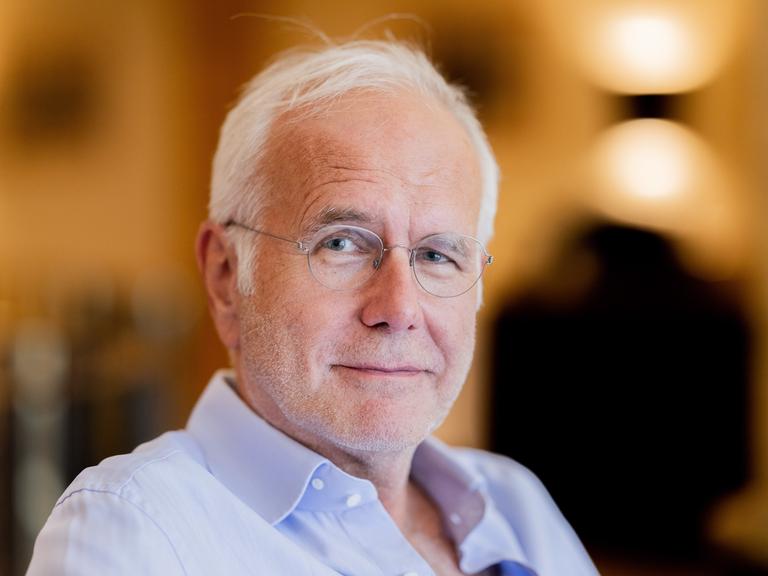 Harald Schmidt, Schauspieler, Entertainer und Kabarettist, aufgenommen im Rahmen eines Interviews mit der dpa Deutsche Presse-Agentur im Excelsior Hotel Ernst. Schmidt wurde am 18. Agust 2022 65 Jahre alt.