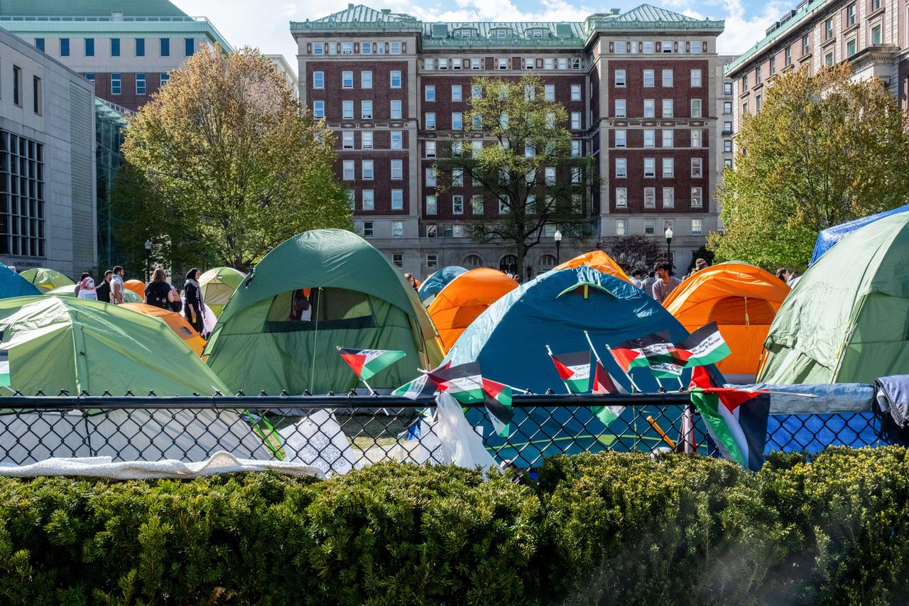 Bunte Zelte und Palästina-Flaggen: Protestcamp vor der Columbia University in New York am 24. April 2024
