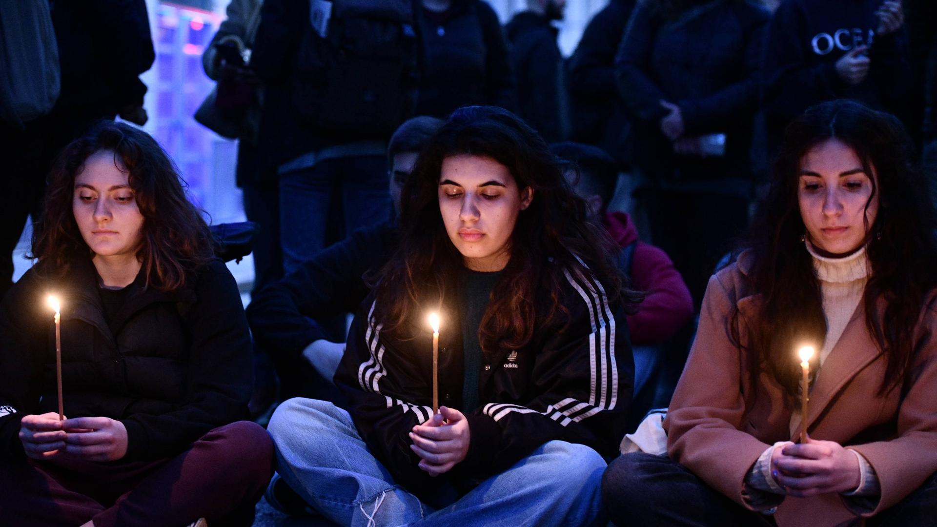 Trauer in Griechenland nach dem schweren Zugunglück bei Larisa
