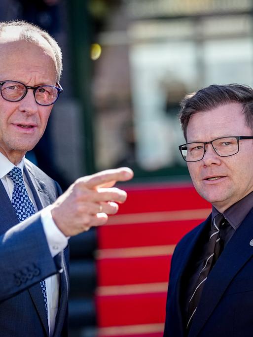Bundeskanzler Friedrich Merz und Carsten Schneider, Bundesminister für Umwelt, Klimaschutz, Naturschutz und nukleare Sicherheit beim 17. Petersberger Klimadialog in Berlin. Bundeskanzler Friedrich Merz und Carsten Schneider, Bundesminister für Umwelt, Klimaschutz, Naturschutz und nukleare Sicherheit beim 17. Petersberger Klimadialog in Berlin.