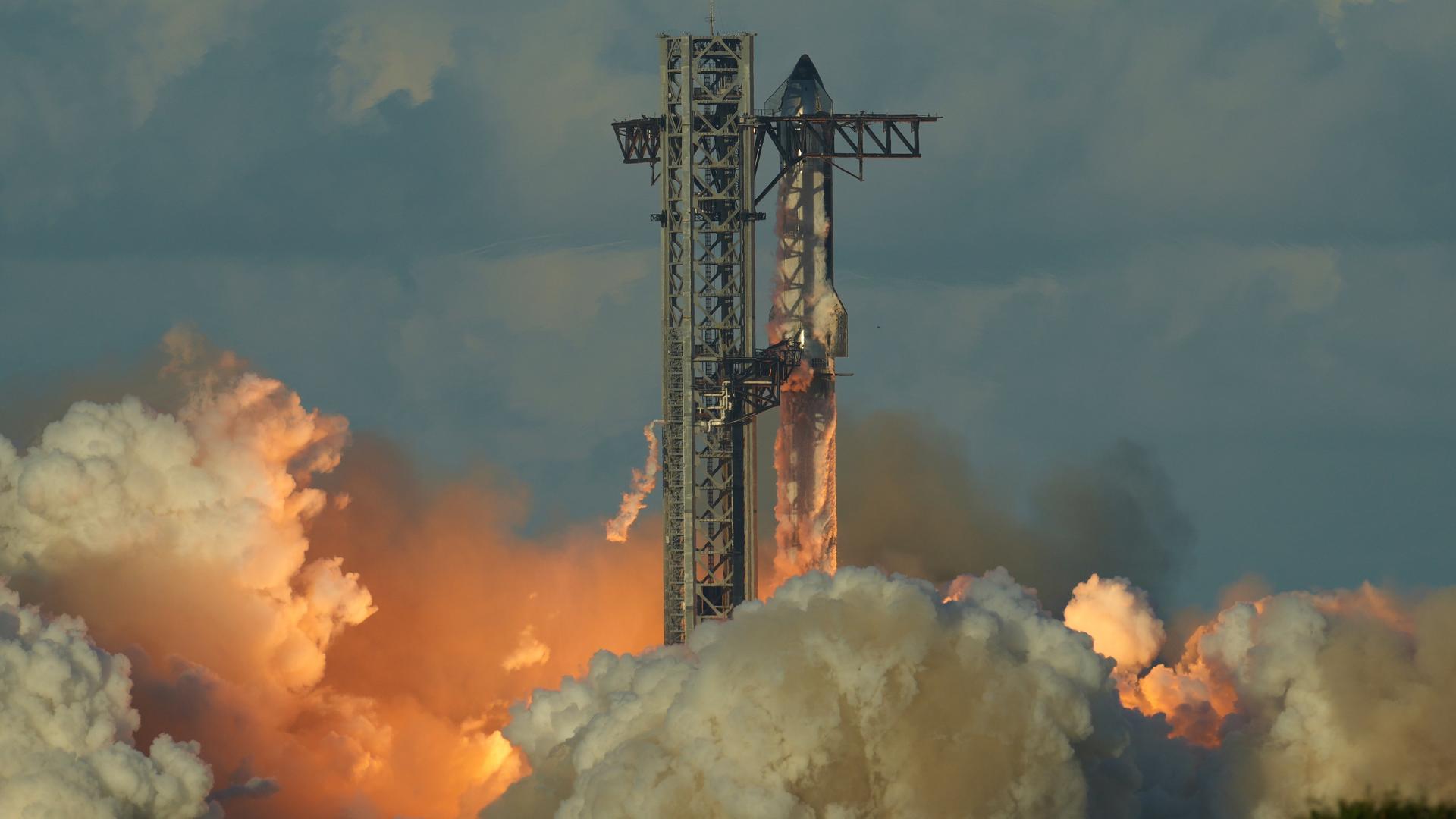 Eine große Rakete beim Start