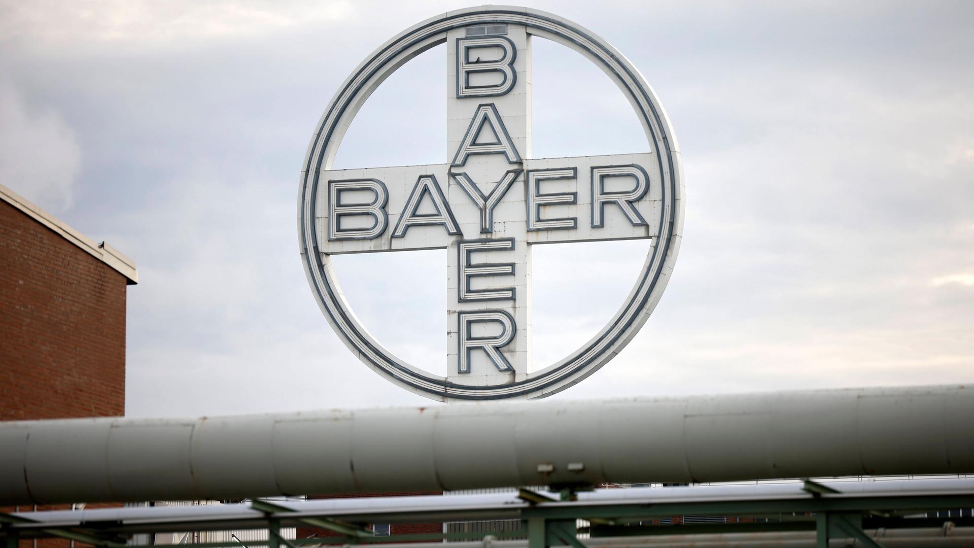 Das Logo des Konzerns Bayer, das sogenannte Bayer-Kreuz.
