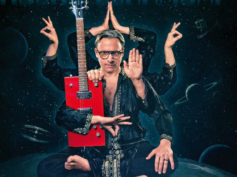 Cover des Albums des Solo-Albums "All Ein" von Rocko Schamoni: Der Musiker sitzt im Zentrum als eine Art Schlangenmensch mit sechs Händen in verschiedenen Posen und einer Art rechteckigen Gitarre.
