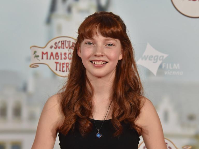 Die Schauspielerin Emilia Maier bei der Premiere von "Die Schule der magischen Tiere"