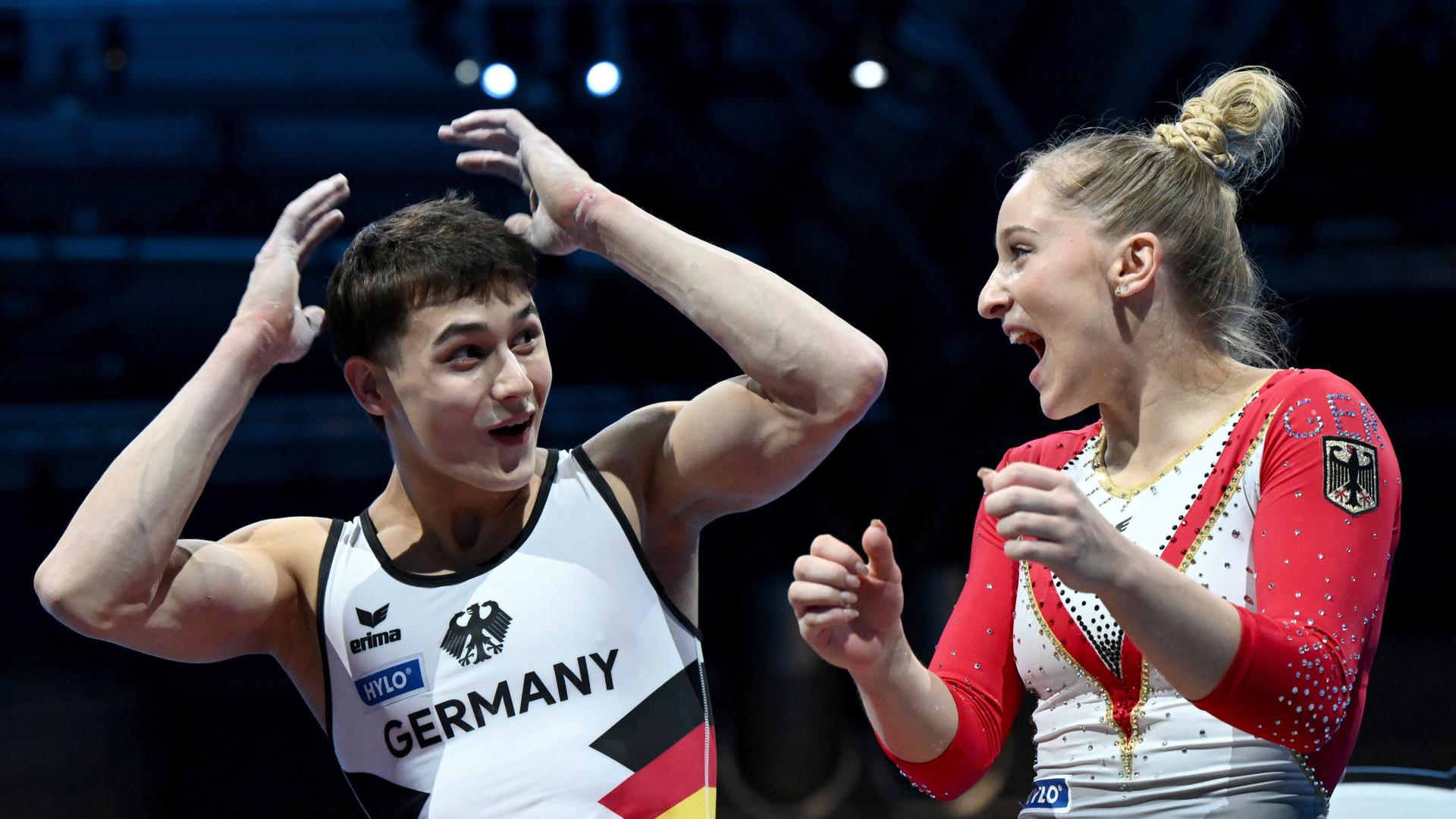 Karina Schönmaier und Timo Eder jubeln über die Goldmedaille.